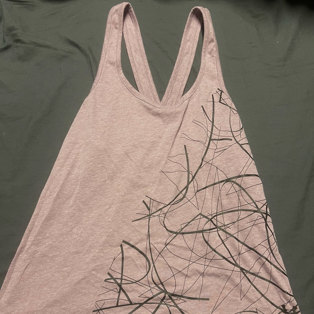 Cute crisscross Under Armour design tank!